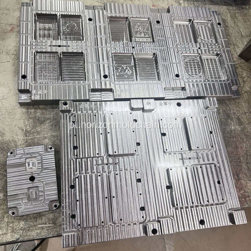 Moldagem por injeção de conector de precisão